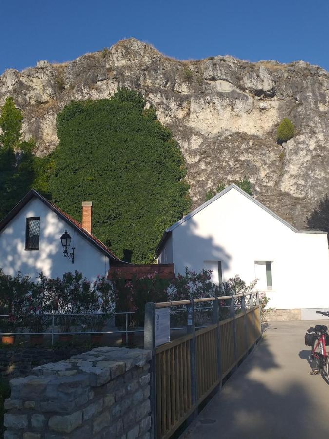 Galeria Villa Veszprem Bagian luar foto