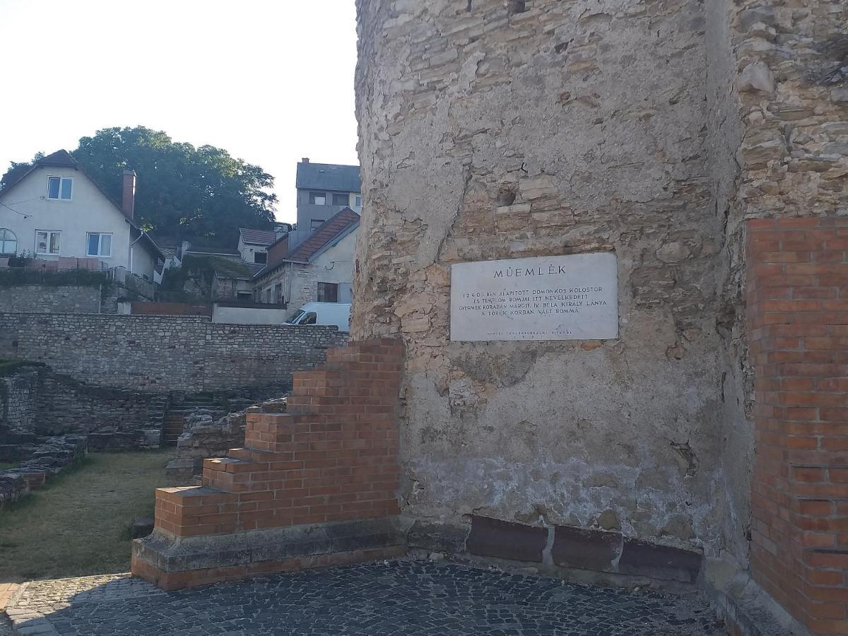 Galeria Villa Veszprem Bagian luar foto