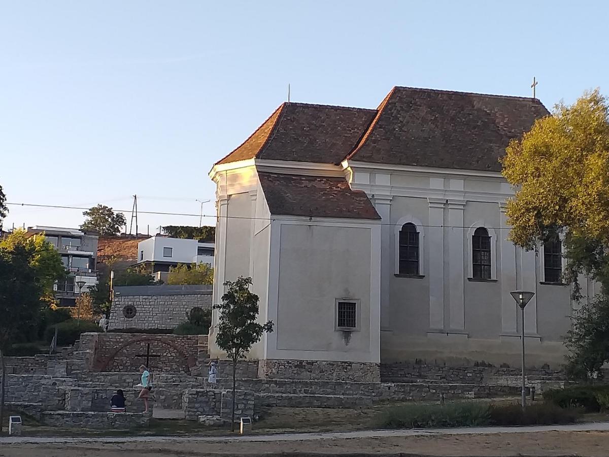 Galeria Villa Veszprem Bagian luar foto