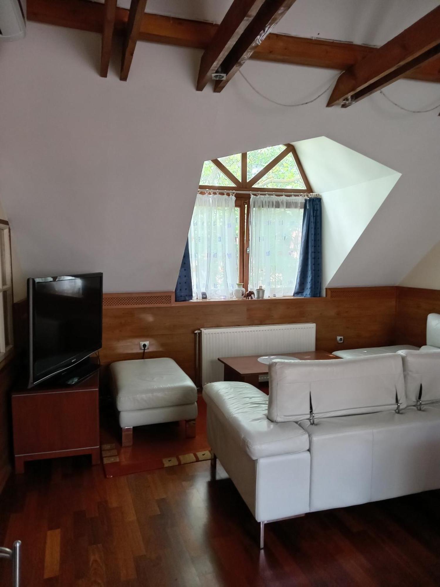 Galeria Villa Veszprem Bagian luar foto